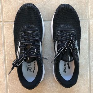 Brooks Revel 3. Size 8.5. NWT